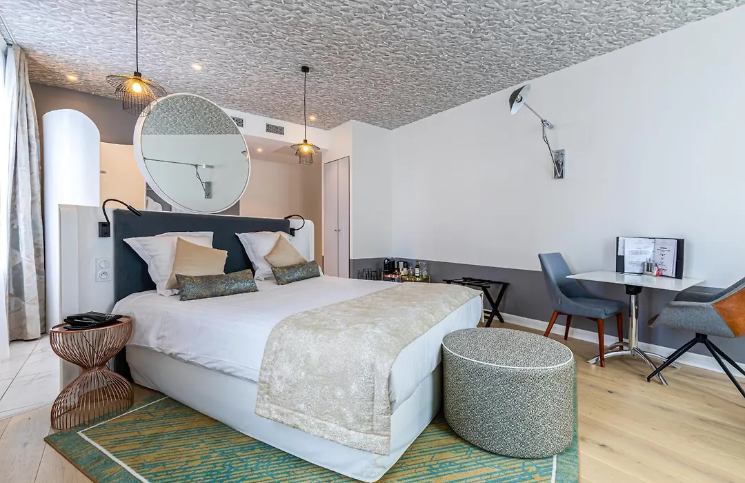 Hotel Le Saint Gelais-1