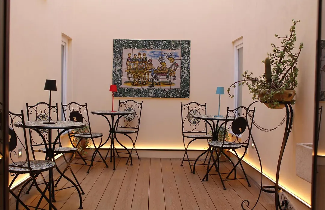 Falstaff Rooms & Suites-1
