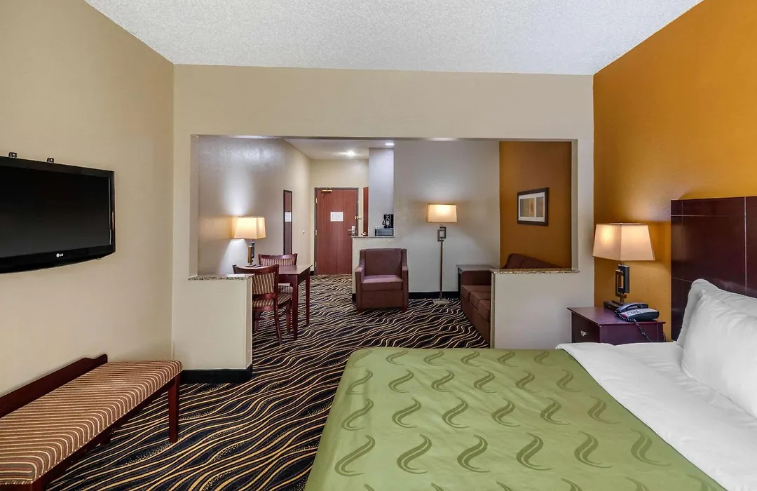 Quality Suites Addison-Dallas-1