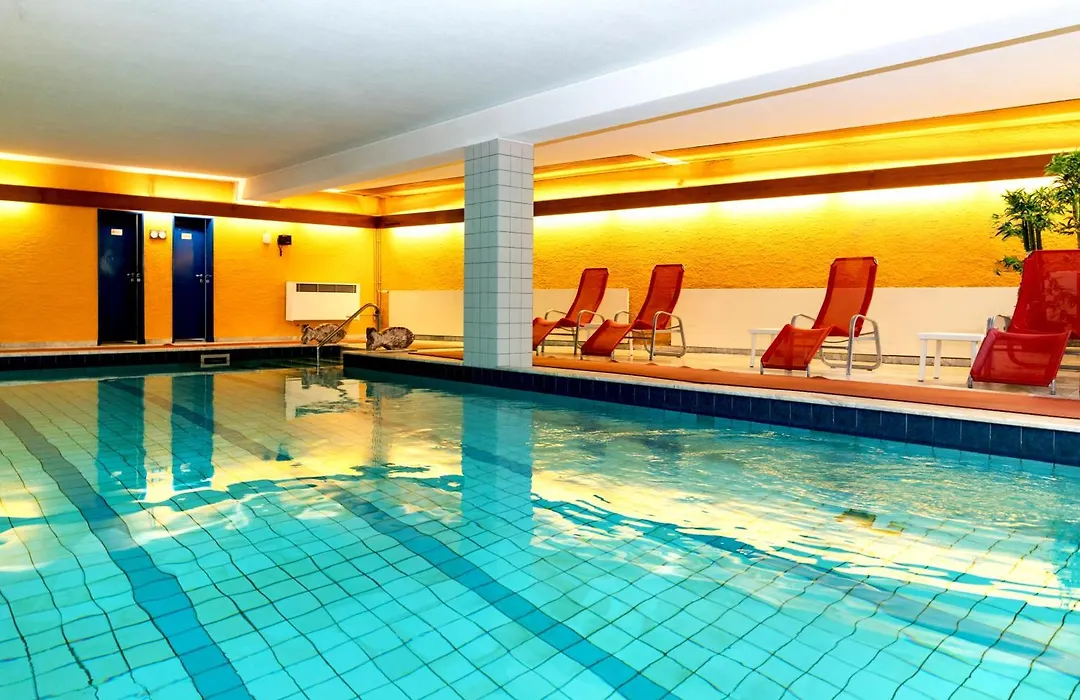 Hotel Meran Hallenbad & Sauna-1