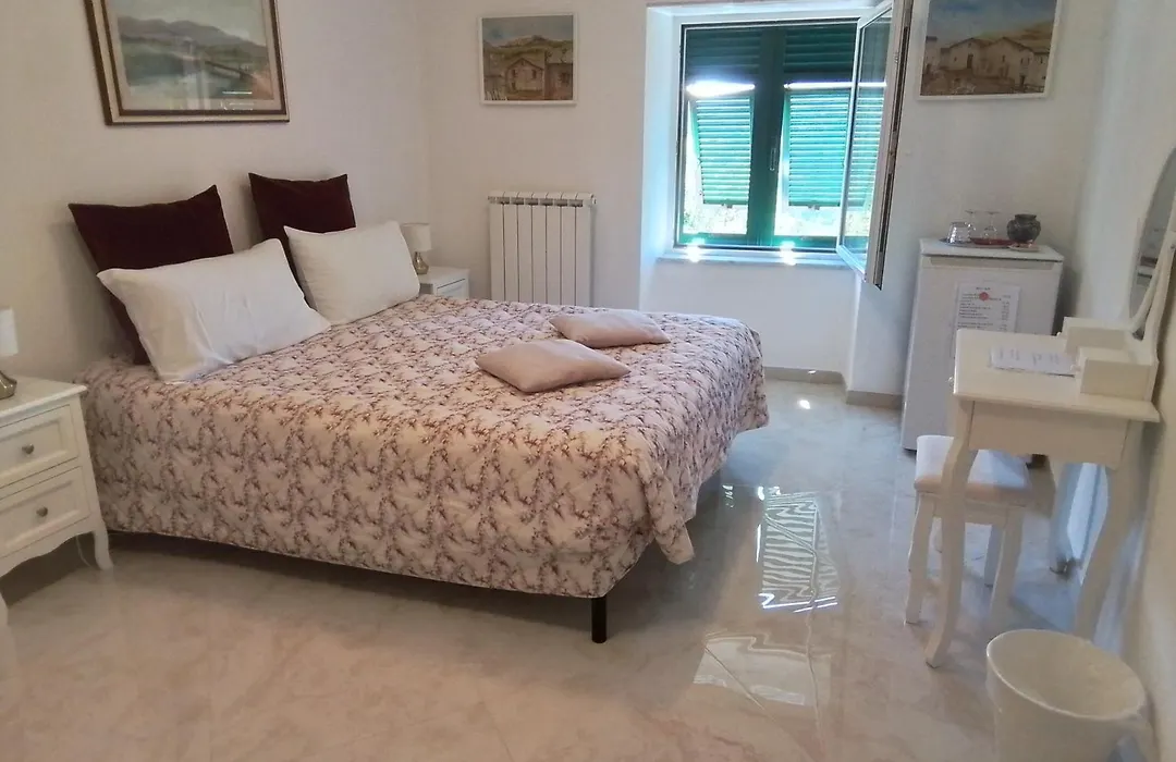 Anita B&B-1