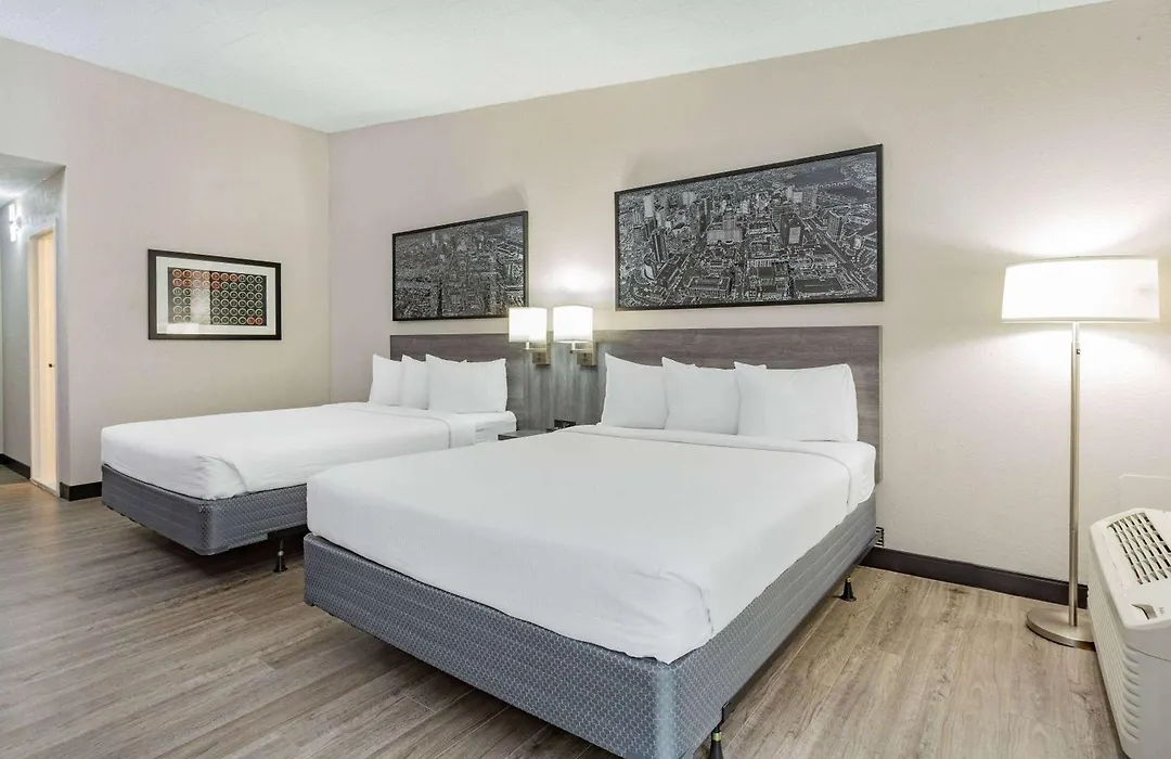 Ramada By Wyndham Hartford North - Bradley Airport-1
