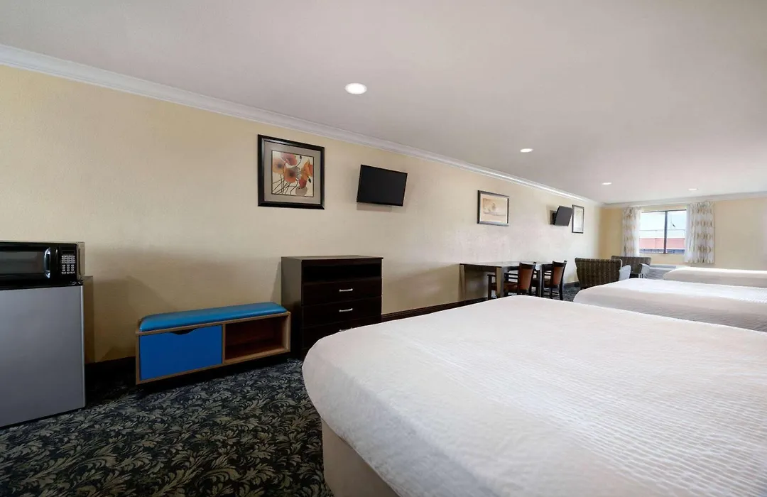 Days Inn By Wyndham Fresno South-1