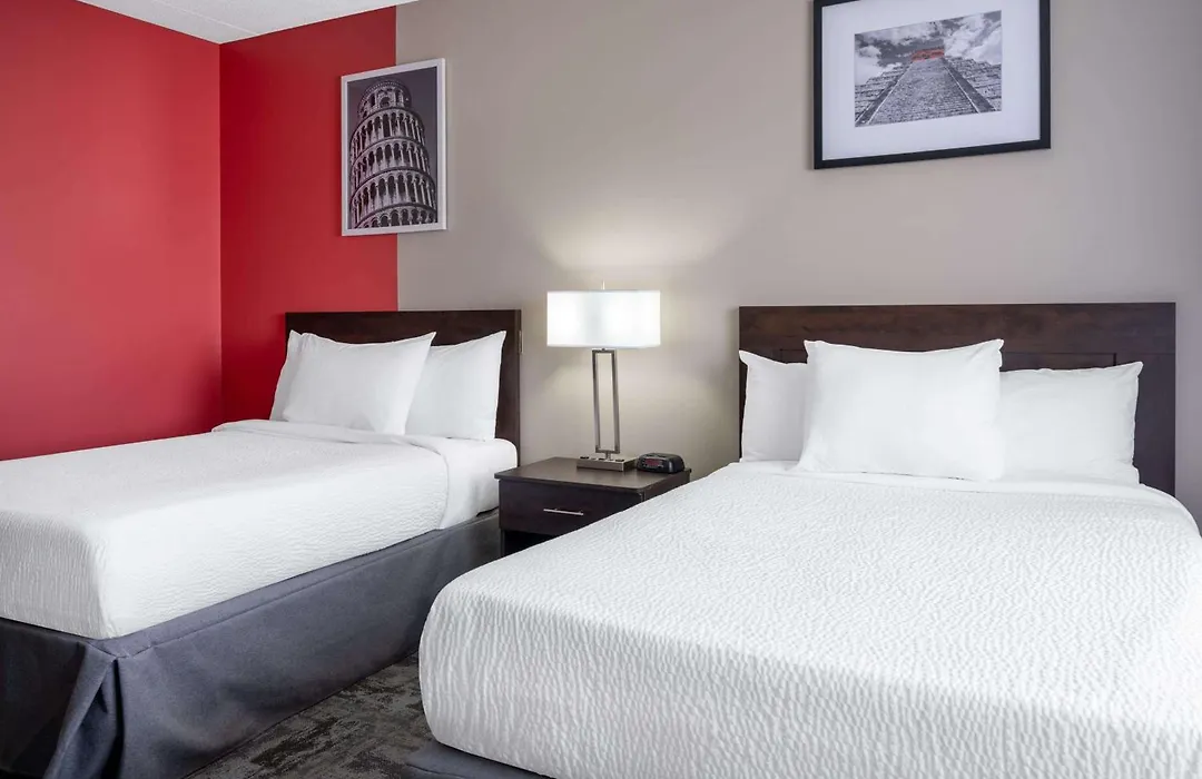 Ramada By Wyndham Thunder Bay Airlane Hotel-1