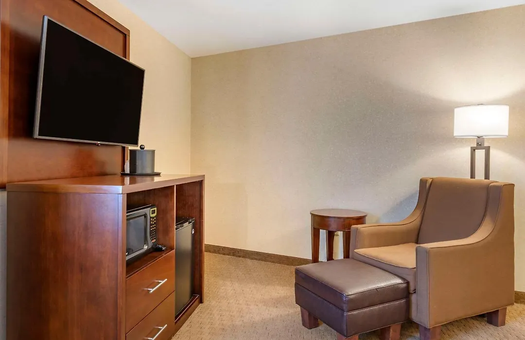 Comfort Inn & Suites Lincoln City-1