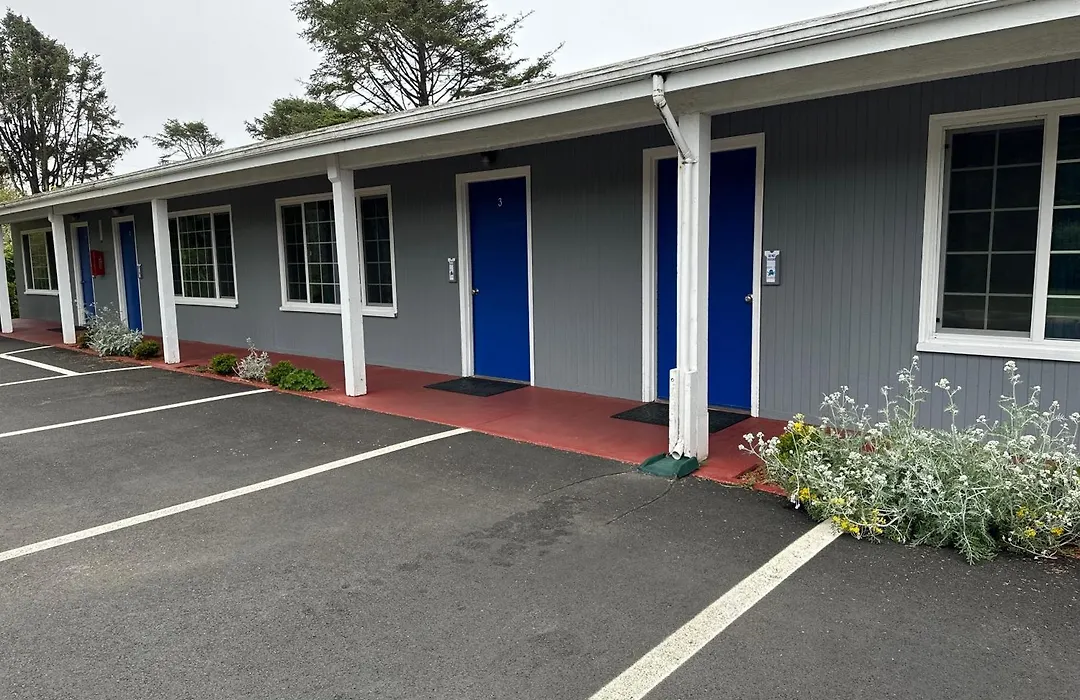 Tillicum Beach Motel - Formerly Deane'S Oceanfront Lodge-1