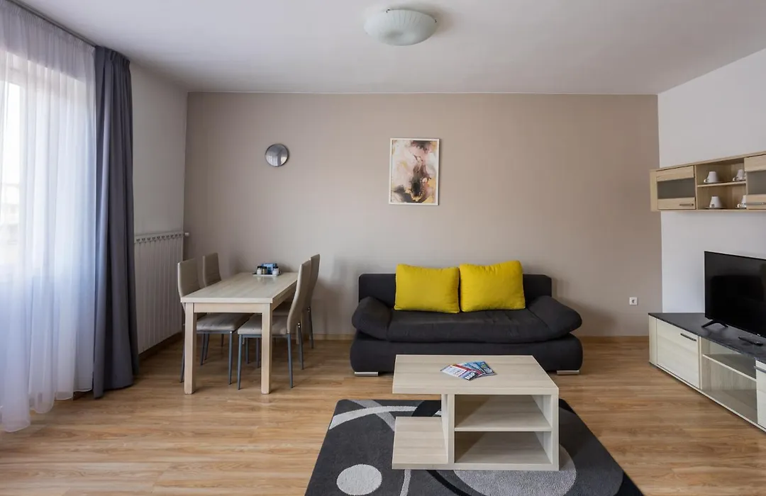 Corvin Plaza Apartments & Suites-1