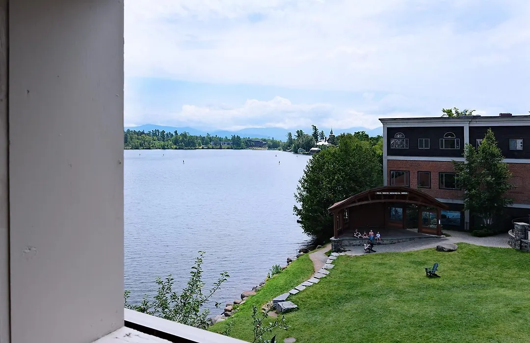 The Haus On Mirror Lake-1