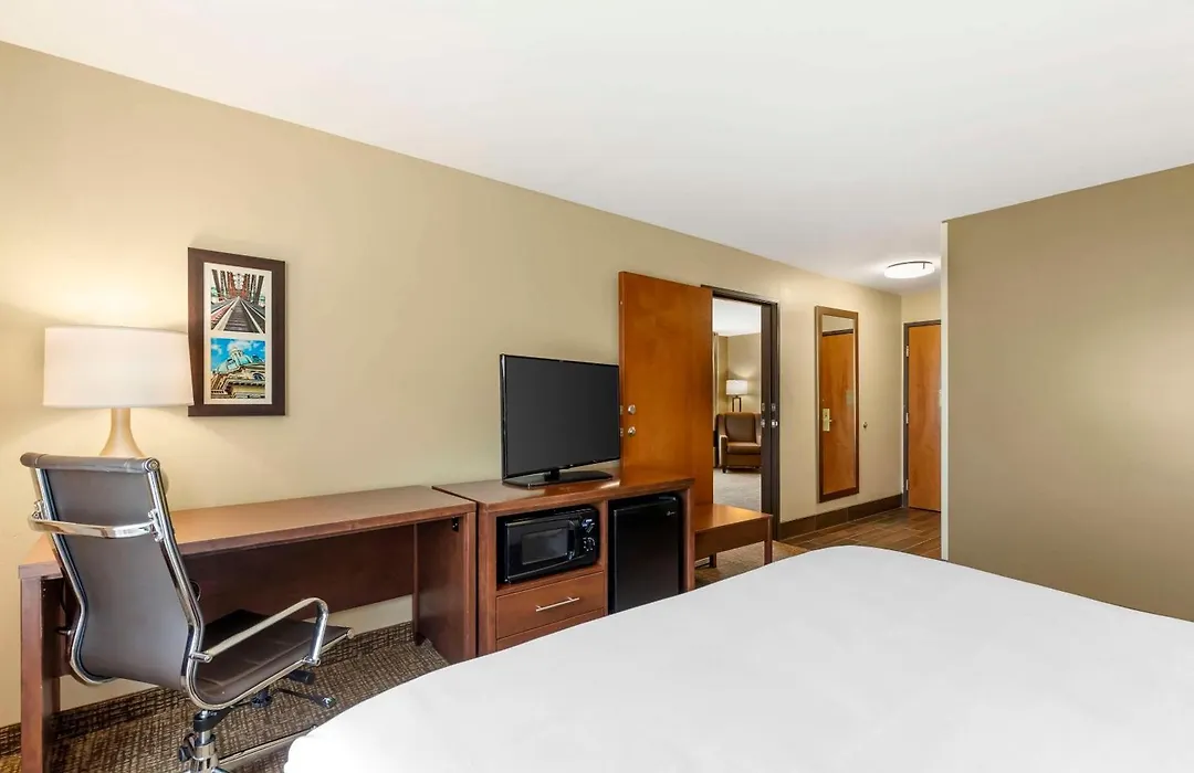 Comfort Inn & Suites Grinnell Near I-80-1
