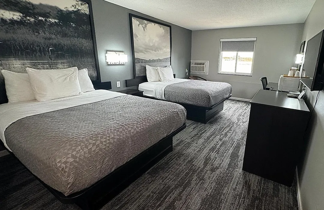 Super 8 By Wyndham Higginsville-1