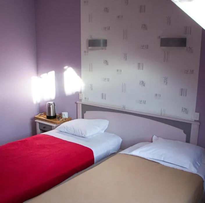 Le relais du chapeau rouge-1