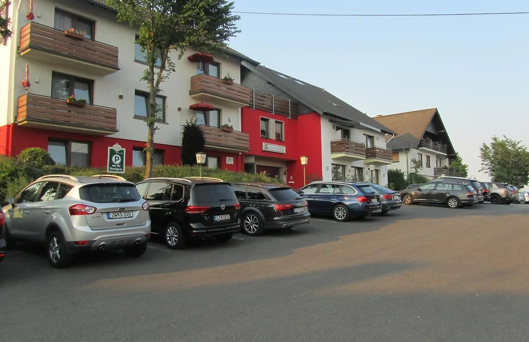 Hotel Zur Burg Nuerburg-Ring-1