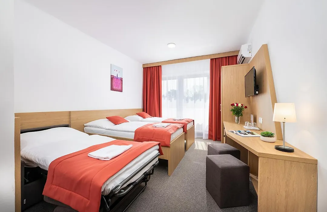 Hotel Plus-1