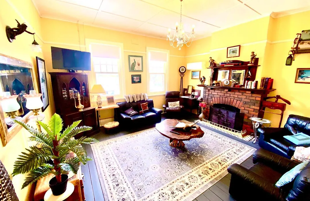 Commercial Hotel Kaniva Call To Save Dollars-1