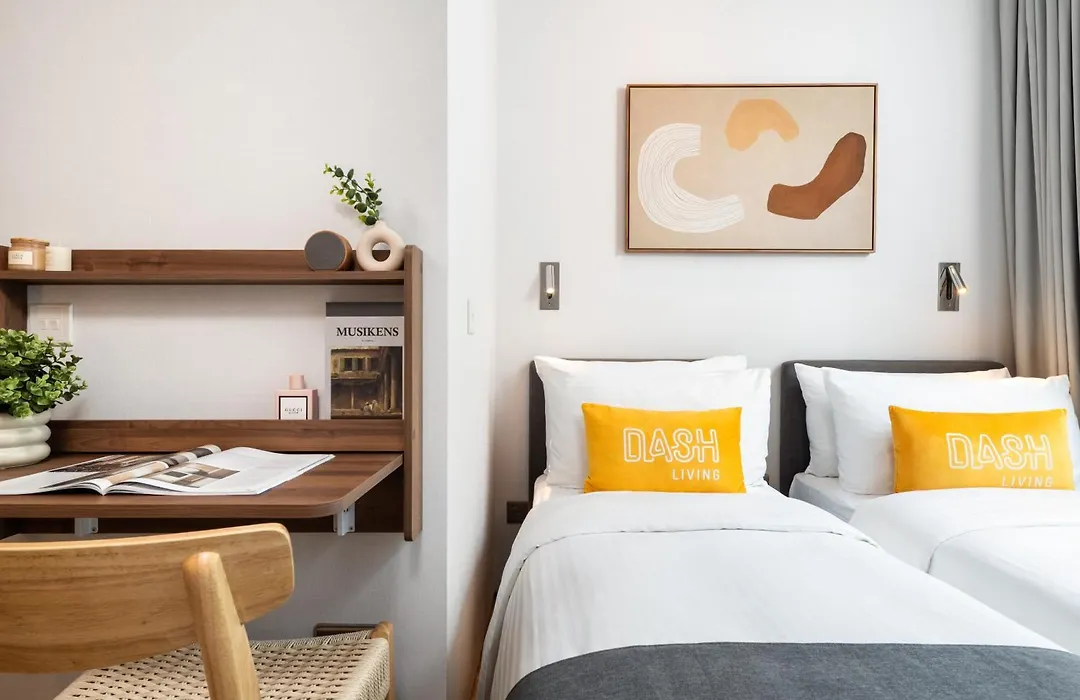 Dash Living On Queen'S-1