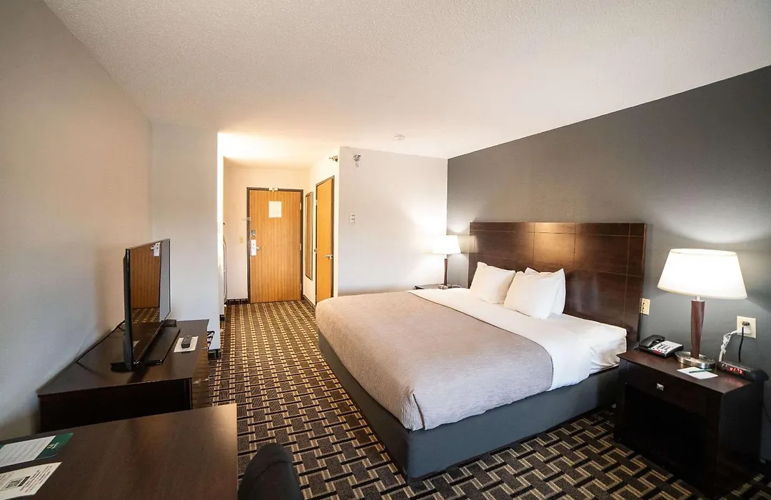 Quality Inn & Suites Watertown Near Prairie Lakes Ice Arena-1