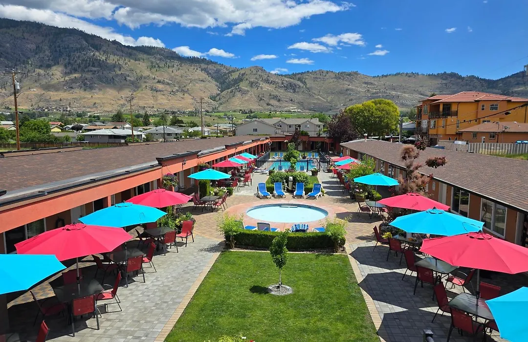 Sahara Courtyard Inn & Suites Osoyoos-1