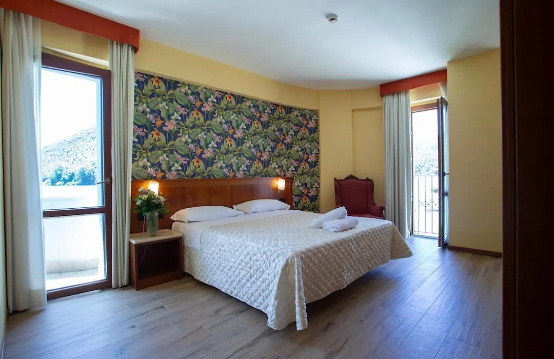 Hotel Miralago-1