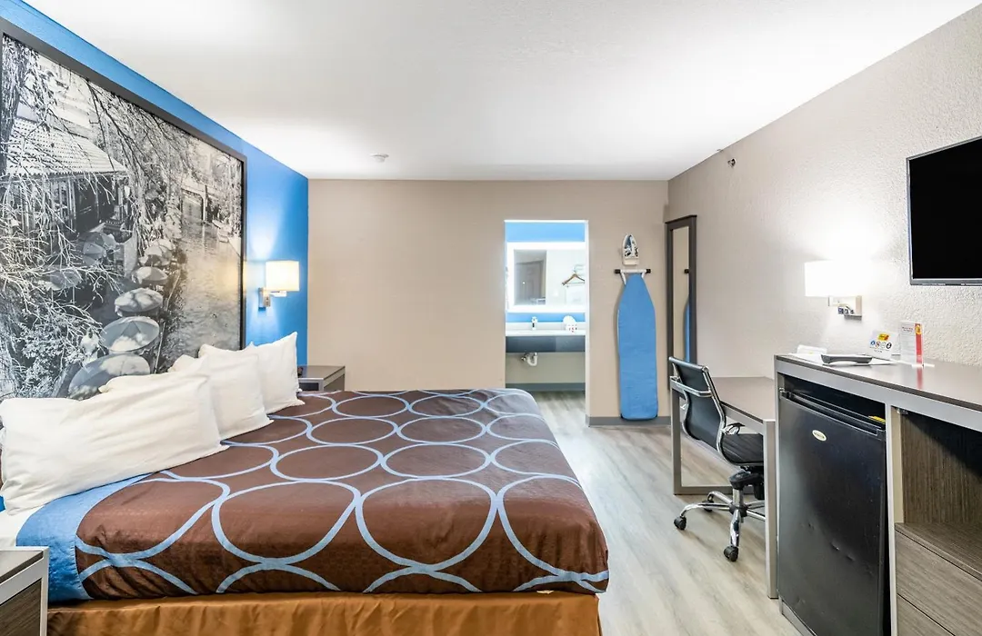 Super 8 By Wyndham San Antonio/Riverwalk Area-1