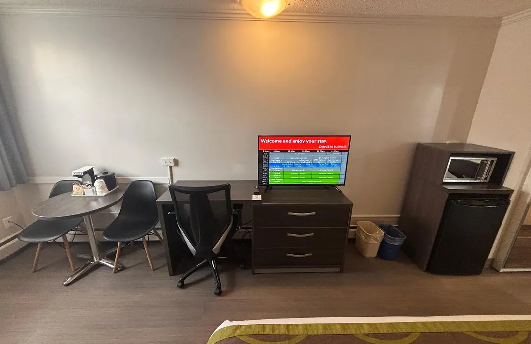 Super 8 By Wyndham Macleod Trail Calgary-1