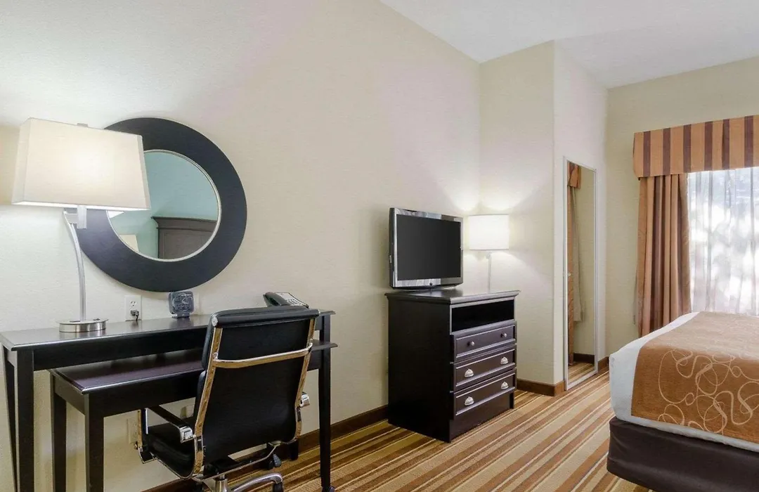 Comfort Suites Topeka Northwest-1