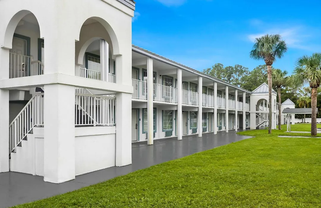 Suburban Studios by Choice Hotels: New Rooms with Kitchens & Premium Amenities-1