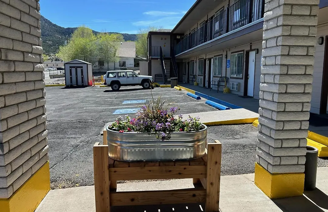 Hwy 50 Inn-1