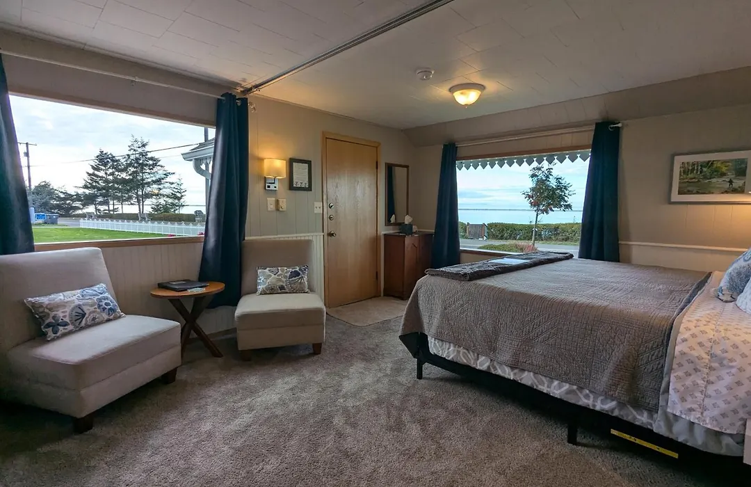 Juan De Fuca Waterfront Hotel & Cottages-1
