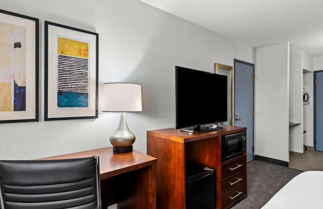 Comfort Inn & Suites Staunton-1