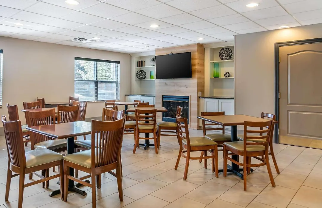 Country Inn & Suites By Radisson, Rossford - Toledo South-1