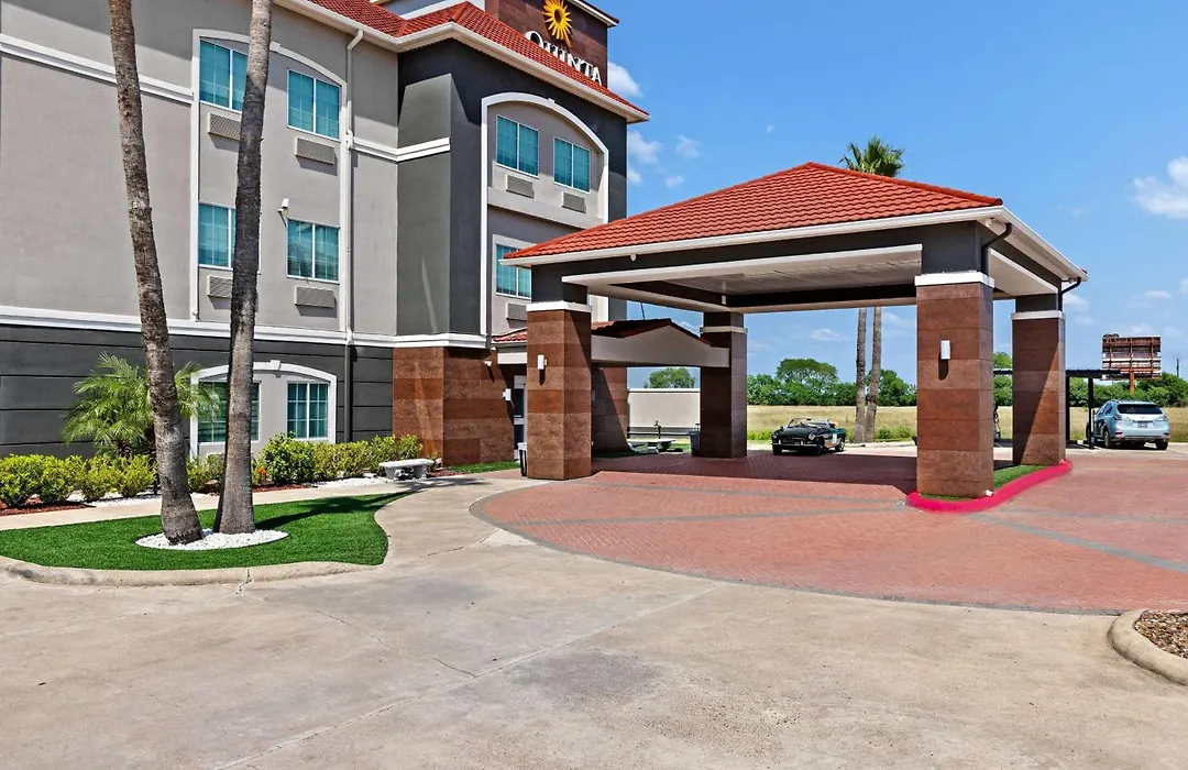 La Quinta Inn Suites By Wyndham Raymondville Harlingen-1