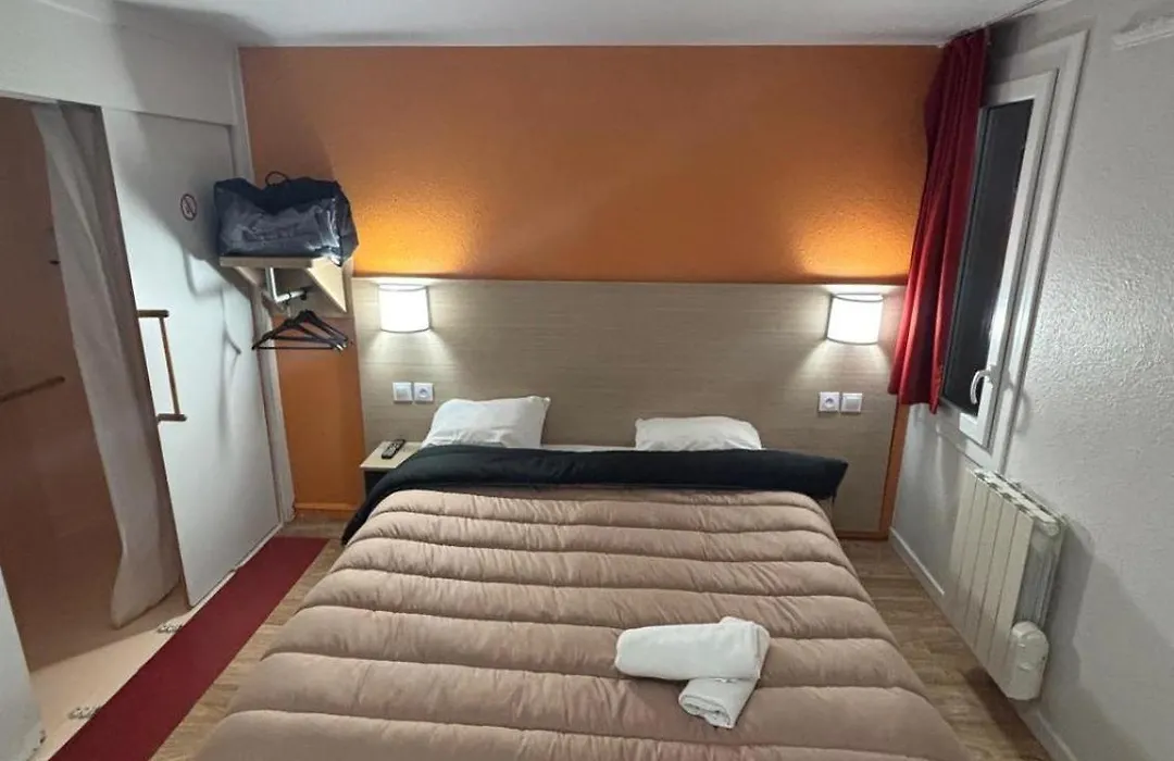 Premiere Classe Fontenay Tresigny-1