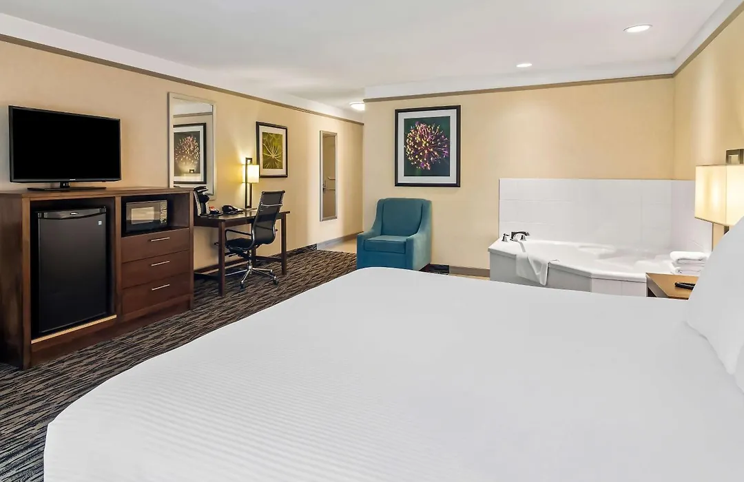 Best Western Plus Pitt Meadows Inn & Suites-1