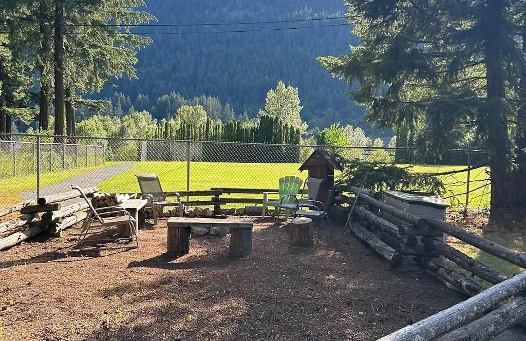 Old Towne Inne Chuckwagon Bar & Grill-1