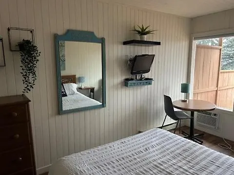 Merland Park Minnow Motel-1