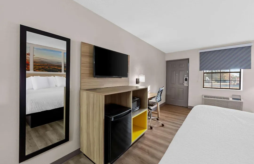 Days Inn By Wyndham Brownsville-1