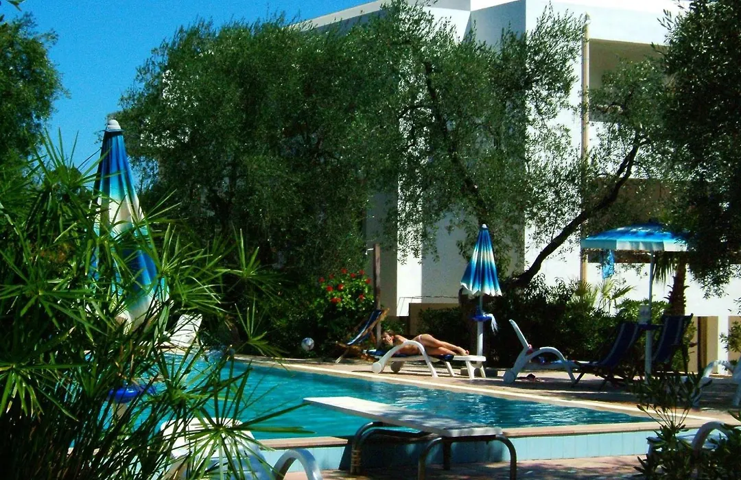 Residence Baia Del Gallo-1