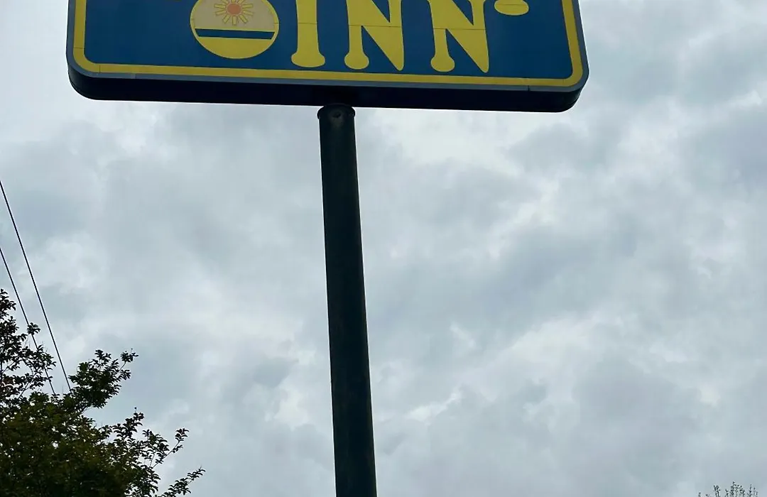 Economy Inn-1