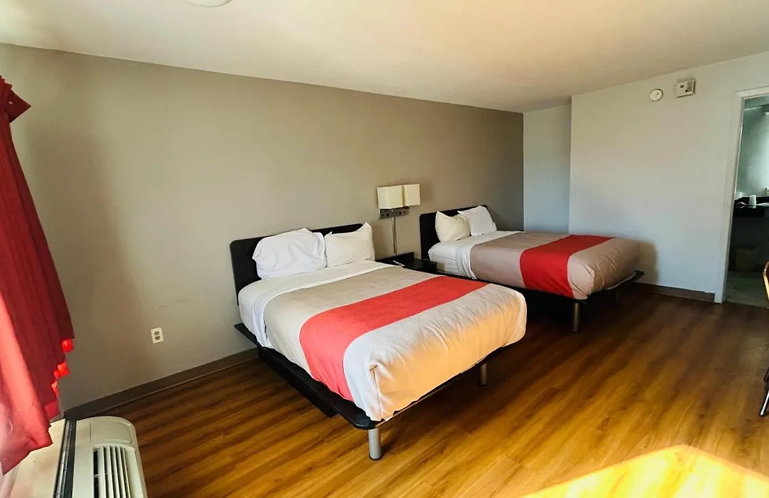 Super 7 Inn Tupelo-1