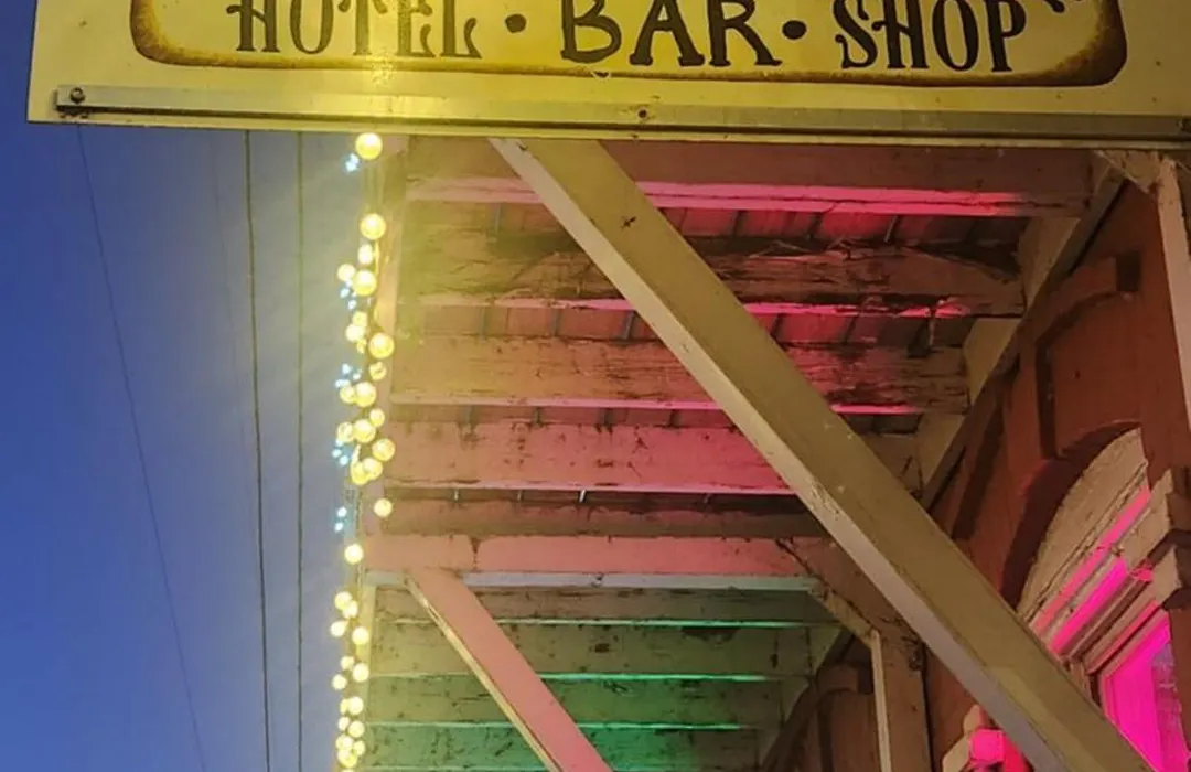 The Burlington Hotel & Bar - Alma Wi-1