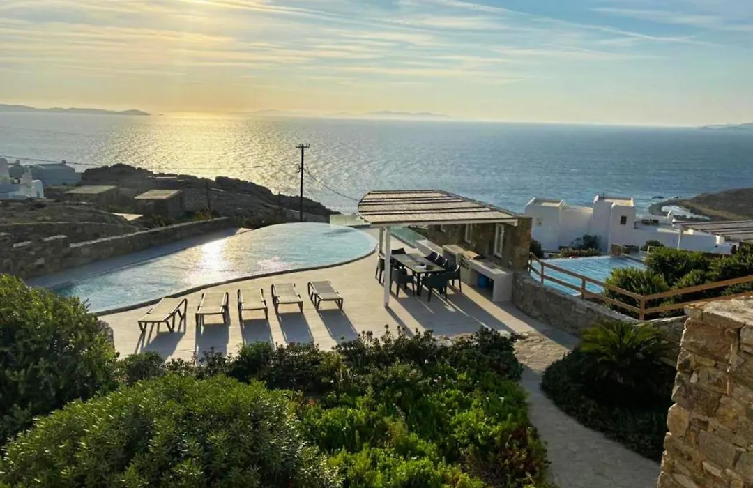 White Rock Suites & Villas-1