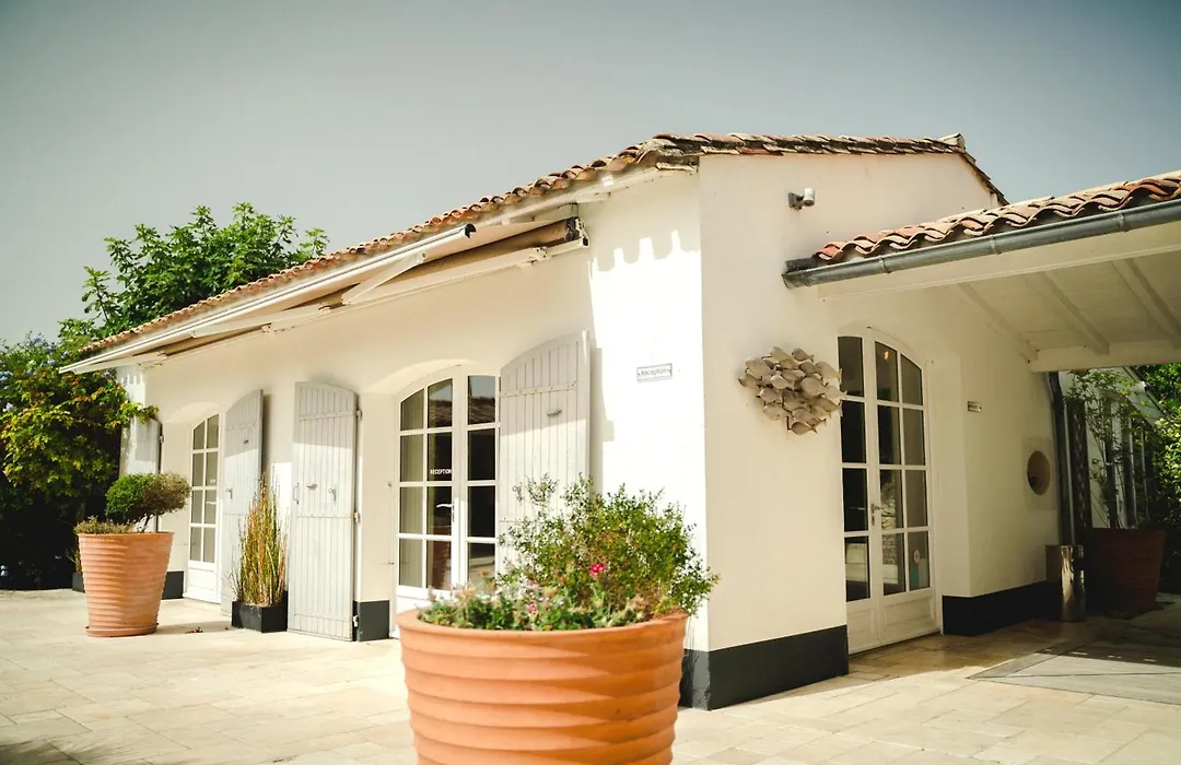 Le Clos Saint-Martin Hotel & Spa-1