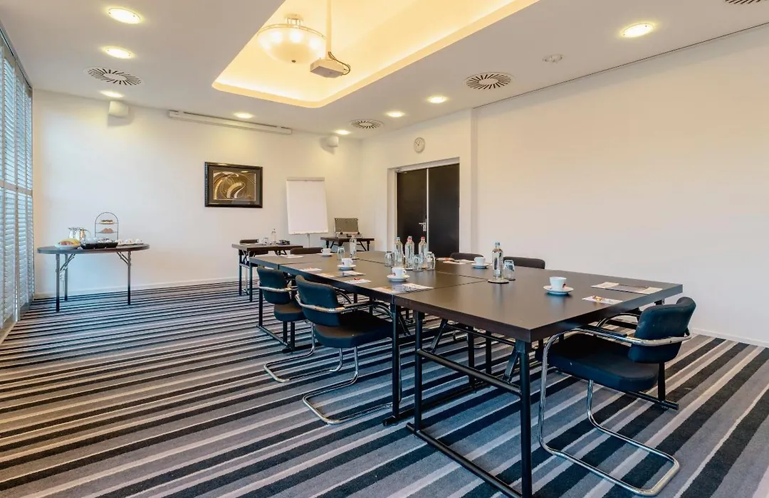 Plaza Premium Grand Winston-1