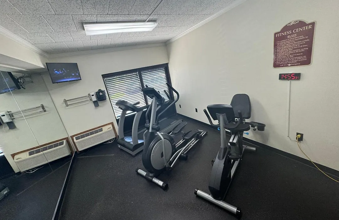Ramada By Wyndham Newark/Wilmington-1