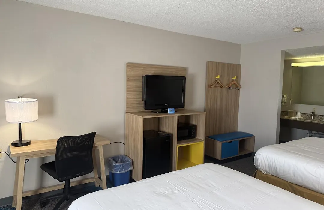 Days Inn By Wyndham Hannibal-1