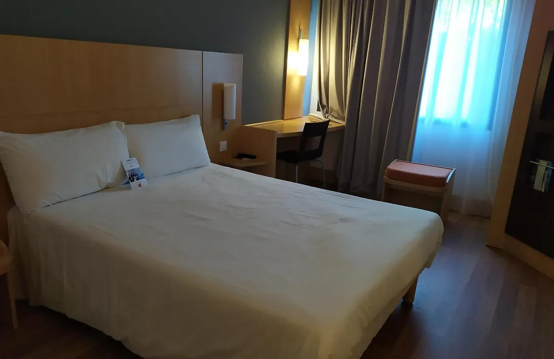 Ibis Girona-1
