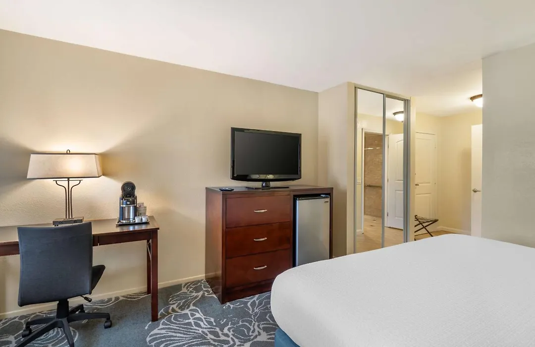 Best Western Plus Carpinteria Inn-1