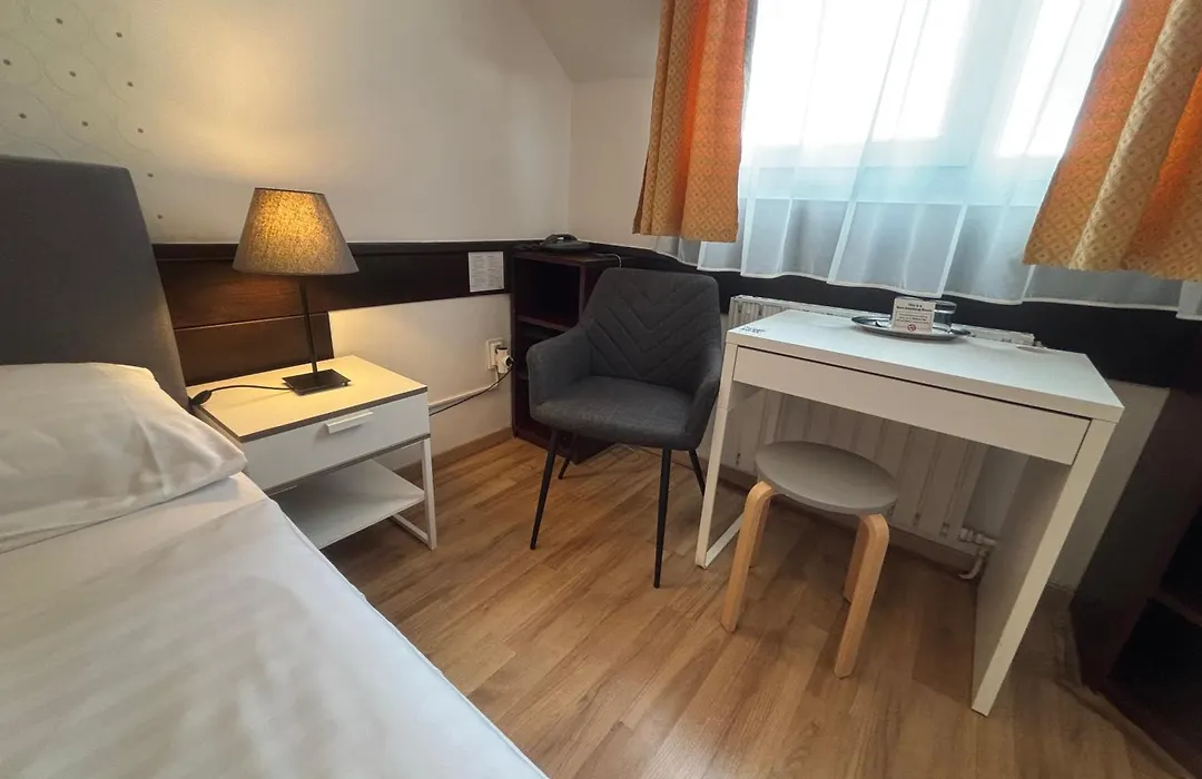 Hotel Gloria Budapest City Center-1