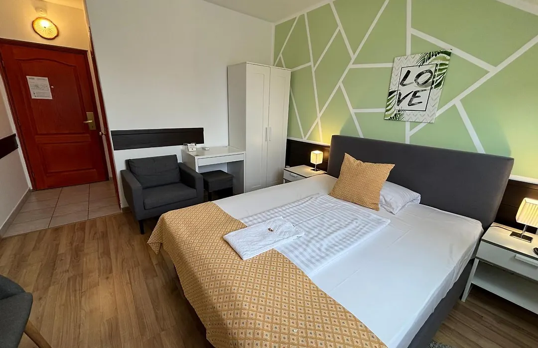 Hotel Gloria Budapest City Center-1