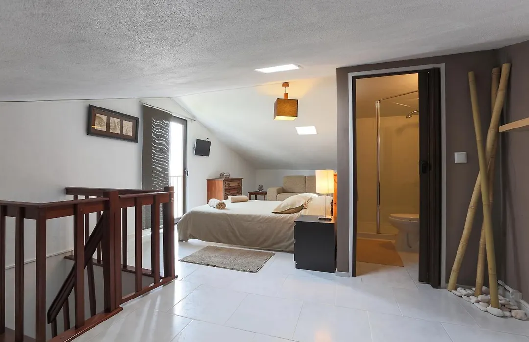 Sandycamps Surf House-1